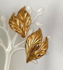 Earrings Leaf Large Gold Tone Clip On Vintage
