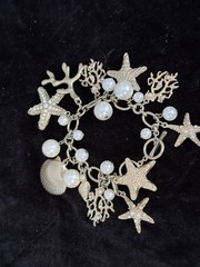 Vintage Mod Retro Sea Shell Starfish Beach Charm Gold Tone Cha Cha Bracelet