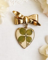 Vintage Four Leaf Clover Heart Dangle Brooch Pin Gold Tone Bow Good Luck