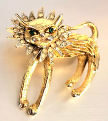 Vintage Fierce Green Eyed Lion Cat Brooch Pin Mane w/Rhinestones G.T. ~Unbranded