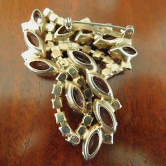 VINTAGE AMETHYST PURPLE RHINESTONE BROOCH / PRONG SET 2 3/4″ high x 2 1/8″ wide