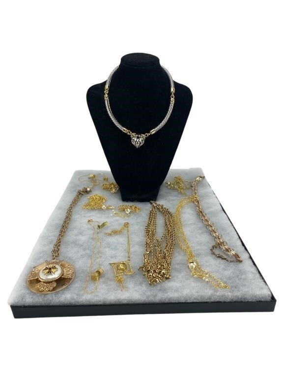 Nice Grouping of Vintage Silver and Gold Toned Necklaces good overall condition