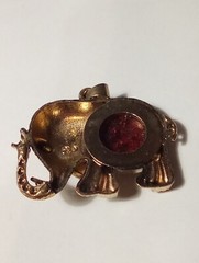 BEAUTIFUL LUCKY GOLDEN ELEPHANT LOGO PENDANT GREAT FOR ANY VINTAGE COLLECTION!