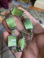 Vintage Moon-glow Lucite Green Gold Tone Rhinestone Leaves Stretchable Bracelet