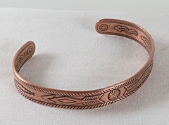 Wheeler Manufacturing Co. solid copper petite cuff embossed arrows 2 1/8″ dia