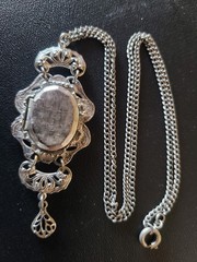 Vintage Silver Tone Filigree Locket Pendant Photo Necklace with 17 Inch Chain
