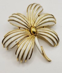 Vintage Crown Trifari Brooch Gold Tone Enamel Flower 2.25 in