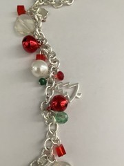 VINTAGE CHRISTMAS Red & Green Bead & Charms Festive Silver Tone Chain Necklace