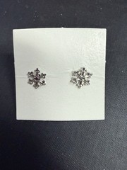 Avon Vintage 1979 Child’s Delicate Snowflake Pierced Earrings – Silvertone