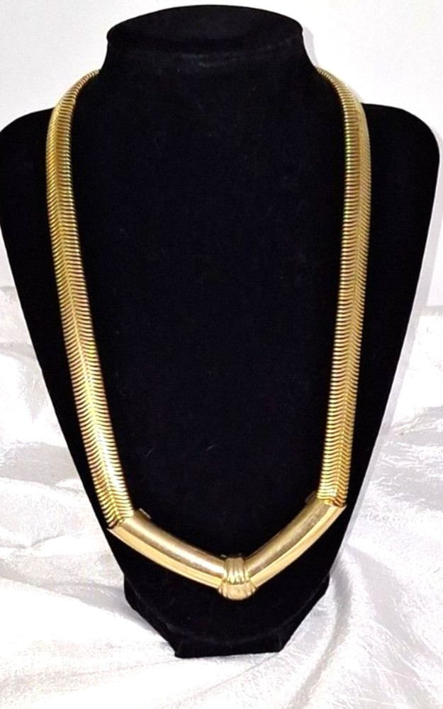 Omega Style Vintage Women’s Necklace Thick Herringbone Mob Wife Gold Tone