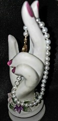 VINTAGE YELLOW GOLD PEARL BRACELET…Rare, HTF Petite Bright White Pearls 8.5in