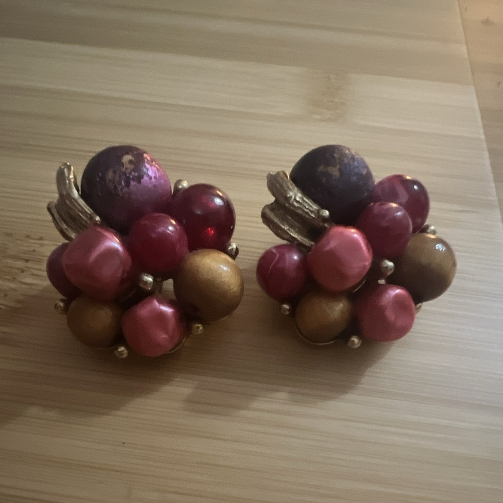 Women’s Clip-On Cluster Bead Earrings Gold Tone Pink Purple Red Round