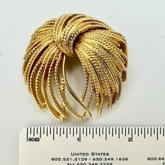 VTG MONET Cordelia Mirador Brooch Gold Tone Fire Works Knotted Rope Pin 2”
