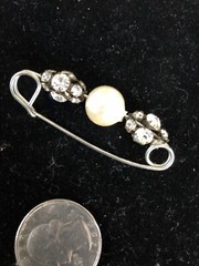Vintage Set Of 2 Saftey Pin Brooches With Rhinestones