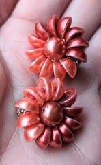 Vtg MCM 3 Strand Japan OMBRE Orange Coral Red Beads NECKLACE Clip EARRINGS SET