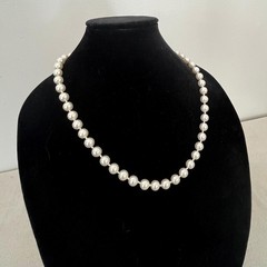 Vtg Simulated Pearl 9.8 mm 21″ Necklace with Gold Tone Filigree Clasp