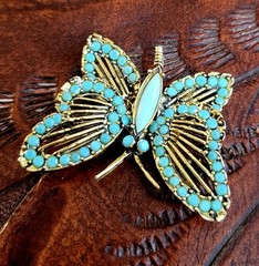 Beautiful Southwest BUTTERFLY Brooch Goldtone Filigree & faux TURQUOISE