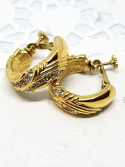 BEAUTIFUL VINTAGE NAPIER GOLD TONE SCREW BACK CLIP ON EARRINGS WITH RHINESTONES