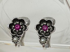 Vintage AVON 1974 Rosegay Antiqued Silver Tone Rhinestone Flower Clip Earrings