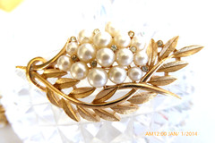 VTG CROWN TRIFARI PEARL & RHINESTONE BROOCH / PIN & EARRINGS SET