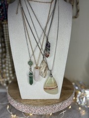 Lot Of 5 Necklaces Crystals Stones Dainty Gold Tone Silver Tone Jewelry Set