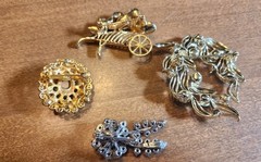 Vintage Jewelry Lot – Peking Glass Bead Necklace – Uranium Brooch – Rhinestones