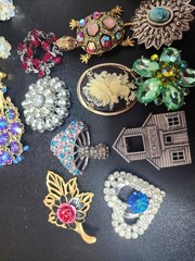 Vintage jewelry set of 36 in vintage box