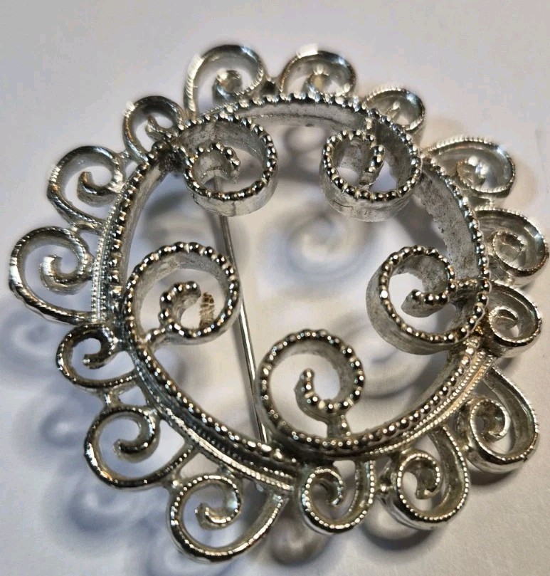 Sarah Coventry Silvery Mist Brooch Silver Tone Scroll Round Wreath