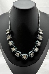 20″ Ann Taylor Factory Flower plastic Stone Statement Necklace
