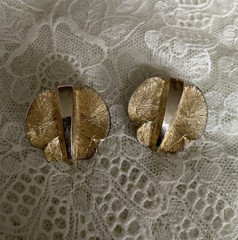 Vintage Hobe Signed Gold Tone Clip On Earrings Jewelry JMS-49
