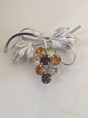 Vintage Van Dell 12K Gold Filled Grape Cluster Brooch