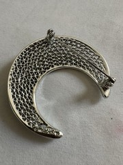 Vintage Signed SARAH COVENTRY 1968 Titled CRESCENT Metal Mesh MOON Pin BROOCH