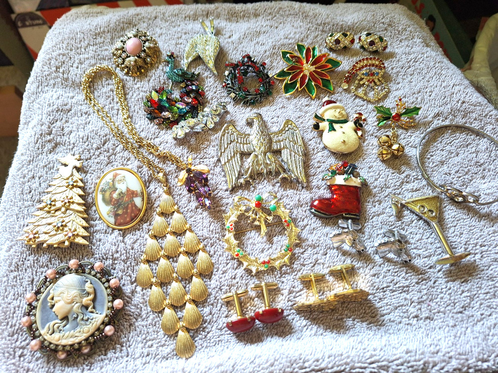 Vintage Costume jewelry lot. Many designers.