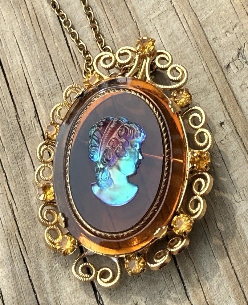 Vintage Juliana D & E for Celebrity N.Y. Amber Glass Cameo Brooch & Pendant