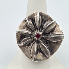 Vintage 925 Sterling Silver Round Red Topaz Flower Seed Pod Statement Ring sz 8