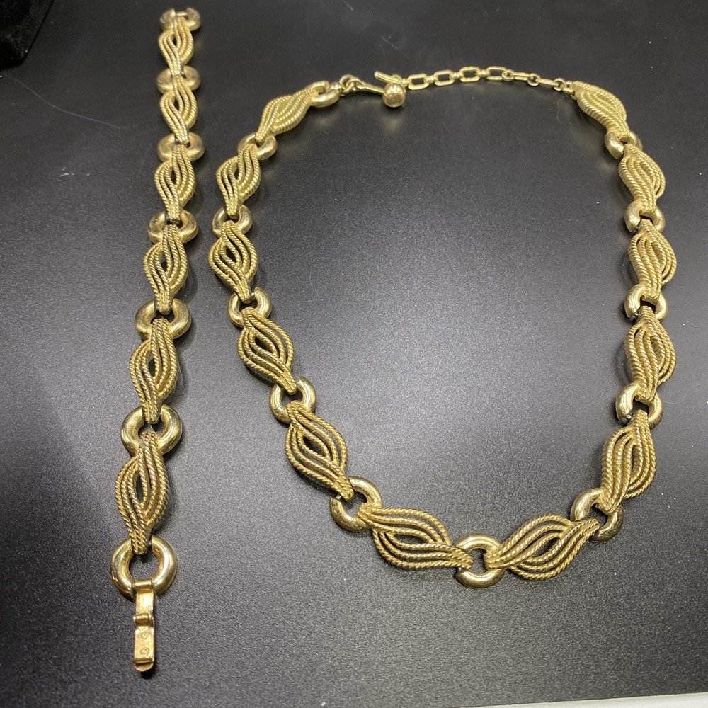 Vintage Crown Trifari Heavy Gold Plate Twisted Ribbon Link Necklace Bracelet Set
