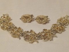 Vintage Beige Stone Thermoset Bracelet & Clip Earrings Beautiful!