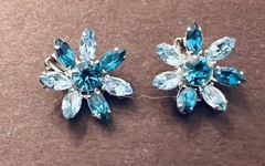 Smashing REGENCY Brooch and Earrings in Aquamarine and Teal