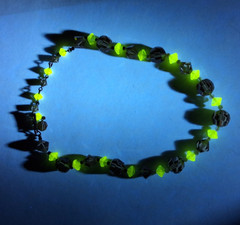 Vintage Lisner Necklace Champagne and Green Glass Beads That Glow.