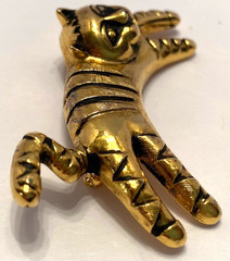Vintage Anne Klein Gold Tone/Black 2.5″ Striped Happy Relaxing Cat Brooch/Pin