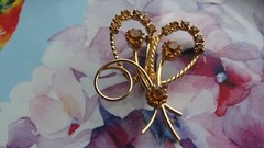 Vintage Estate Brooch Gold Tone Topaz Prong set stones Heart Flower Twisted Wire
