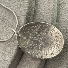Rare Vintage Sterling Silver ET Artisan Buffalo/Caribou Etched Pendant Necklace