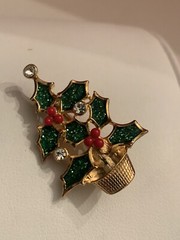 New -AVON Christmas Holly Tree Signed NINA RICCI Brooch 1.5 In