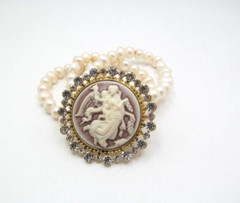 Vintage Carved Cameo Stone Rhinestone Multi Iridescent White 9mm Pearl Bracelet