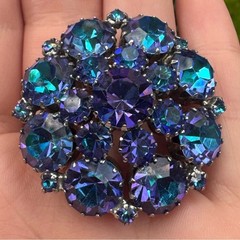 Vintage Rare Weiss Iridescent Color Changing Blue Purple Rhinestone Brooch Signe