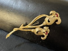 Vintage Brushed Gold Tone Red Crystal Flower Brooch & Reversible Earrings Set