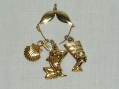 Vintage Sarah Cov Charm Holder Pendant Seashell Water Bearer Nefertiti Gold Tone