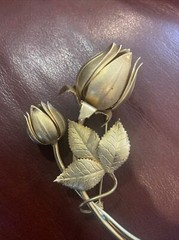Vintage Unbranded Gold Tone Double Rose Leaf Brooch Pin Rosebud 3” Jewelry