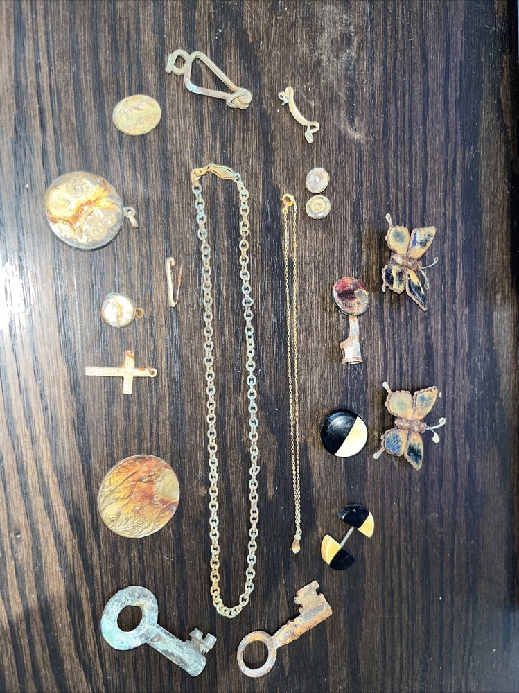 Vintage Lot 17 Pieces Parts Necklace Keys Pendants Buttons Butterfly Magnets
