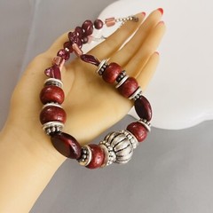 Vintage Lucite Necklace Wine Red Burgundy Silver Chunky Beads Shell PRETTY 1401